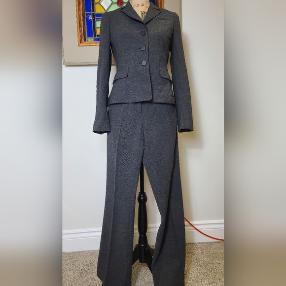 3 Pieces - Wool Ann Taylor Suit with Skirt AND Wide Legged Pants - Picture 8 of 13